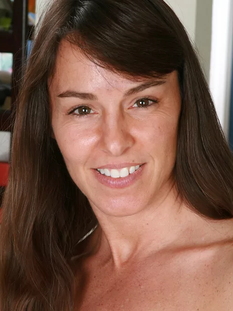 Scatti intimi e provocanti dell'ex atleta